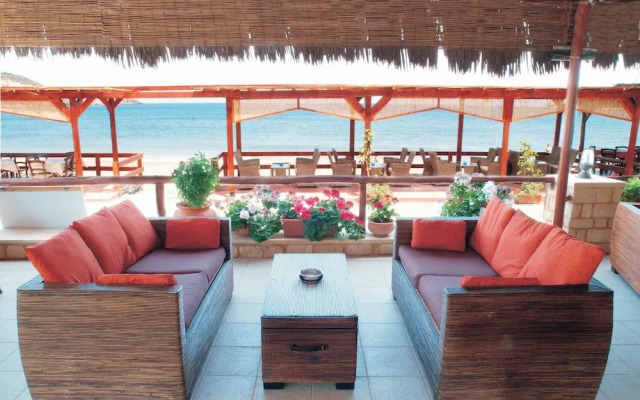 Niriides Beach Hotel