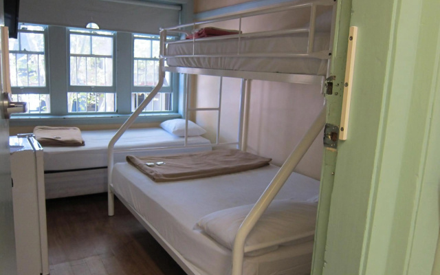 Highfield Hotel – Guest Rooms – Sydney