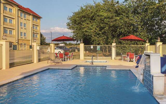 La Quinta Inn & Suites by Wyndham Dallas - Hutchins