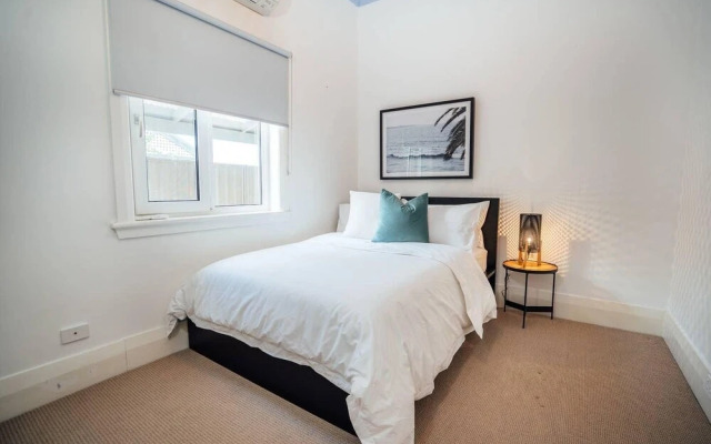 Santorini on Seaview-beachside Living - Sauna - Wifi