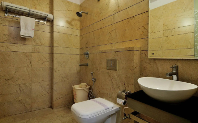 Cabana 5 Mins Walking Distance From NDLS Station