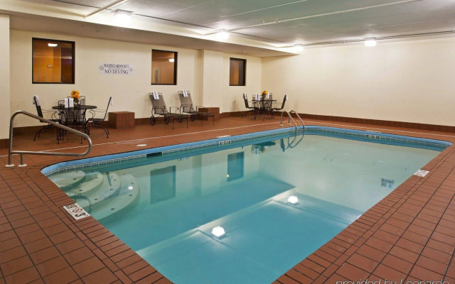 Holiday Inn Express London-I-70