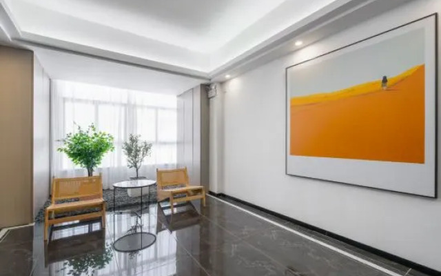 Encounter at the Corner Lodge Hotel (Shantou Chenghai Pumei Flagship Store)