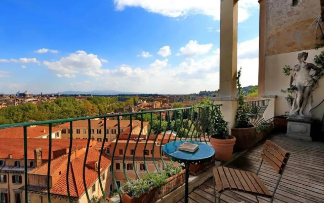 Sant Onofrio Terrace Apartment