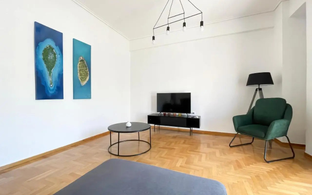 Aristotelous Sunny 118sqm apt in Viktoria