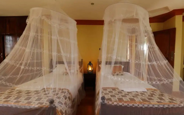 Top of the World Lodges Fort Portal