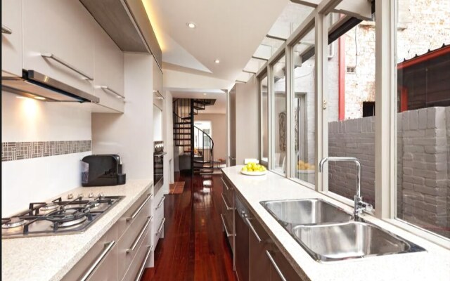 Spacious City 2 BR House - Fit 6 PP