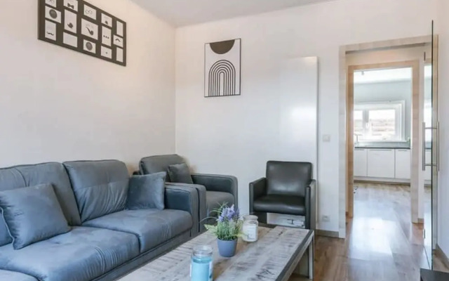 Spacious House With Garden and Parking