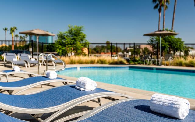 Holiday Inn Express And Suites Santa Ana - Orange County, an IHG Hotel