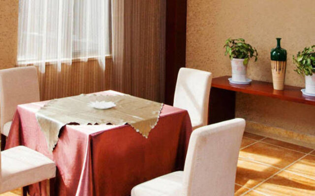 Maple Palace Hotel