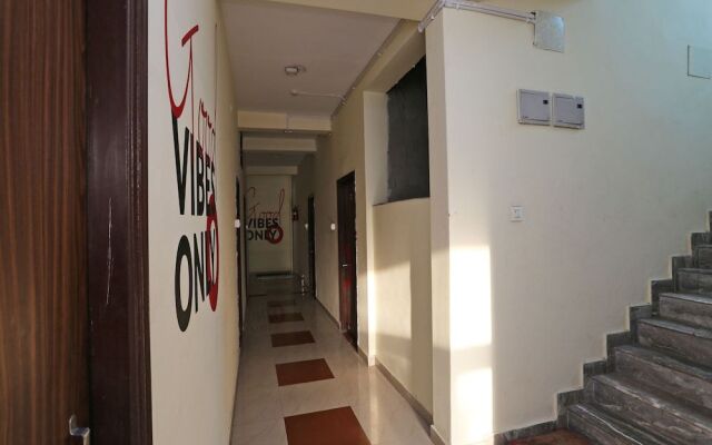 OYO Flagship 128 AIIMS BHU
