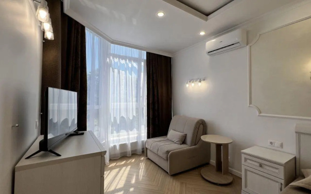 Меркато на улице Яна Фабрициуса 2/23М