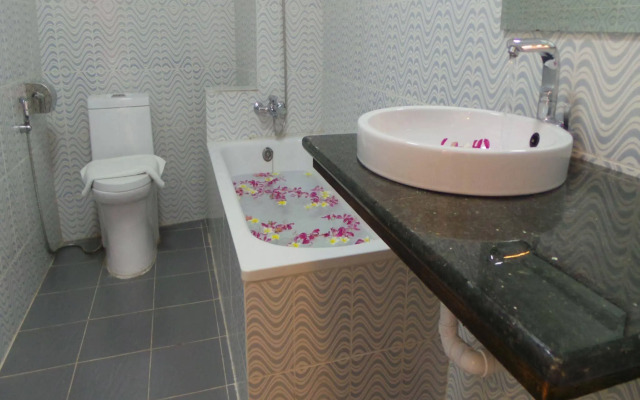 Mandalay White House Hotel