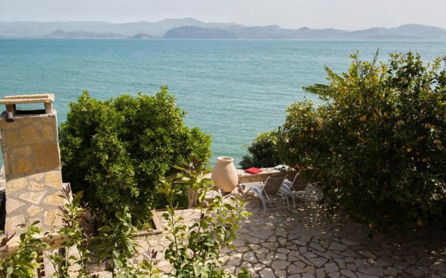 Seafront apartment in Kiveri, near Nafplion.