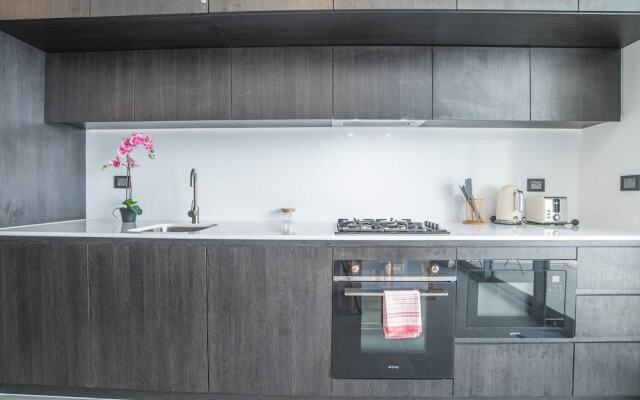 Home With Convenient Location! Close to Train&cbd