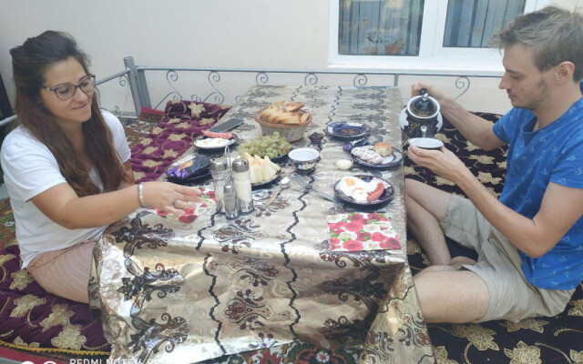 Zuxro Guesthouse