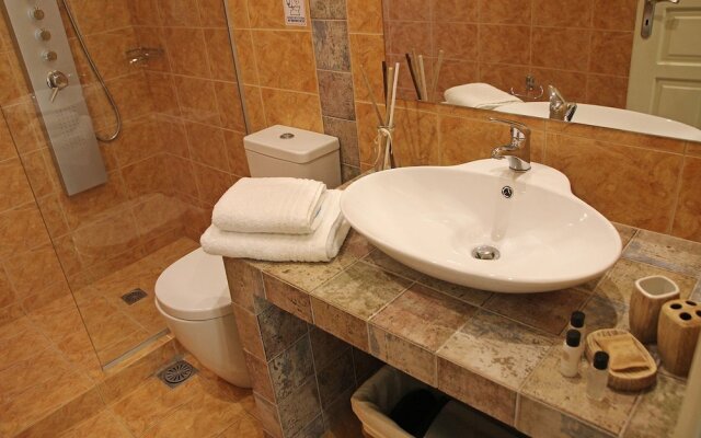 Effi Apartments
