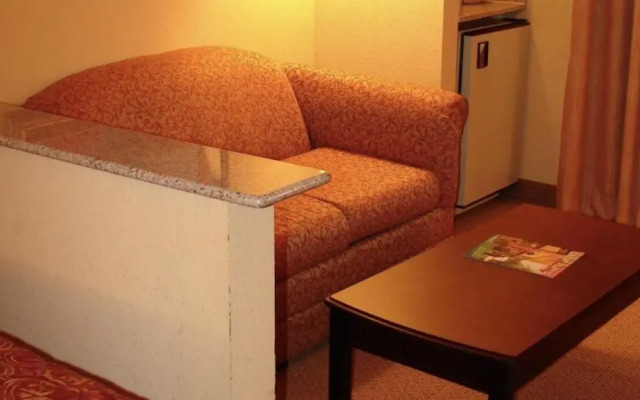 Super 8 by Wyndham Altus