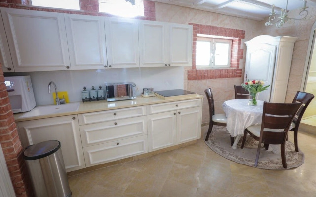 Western Wall Luxury House