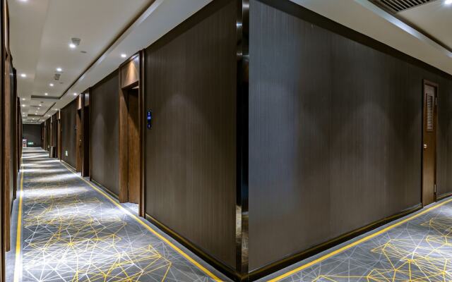 CHEERMAY HOTELS (Guangzhou Pazhou Exhibition Center Chigang Metro Station)