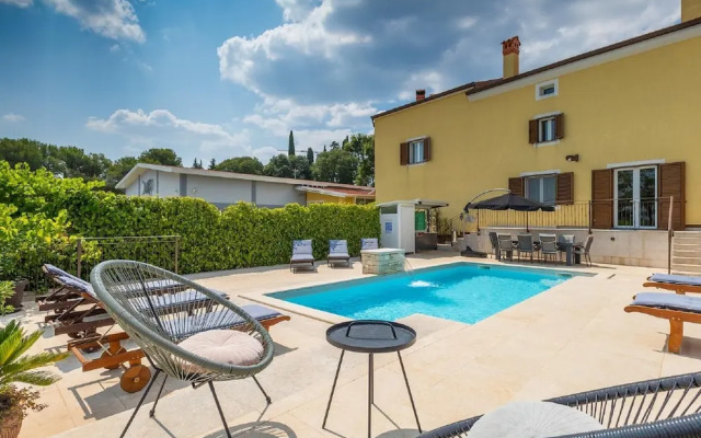 Holiday Home in Rovinjsko With Pool