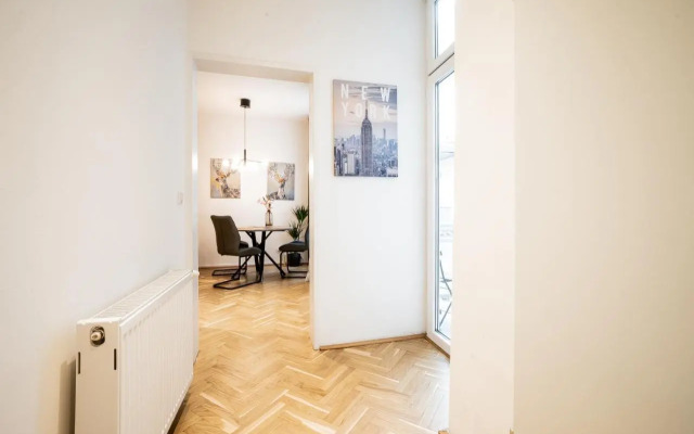 Modern and lovely apartment next to subway station