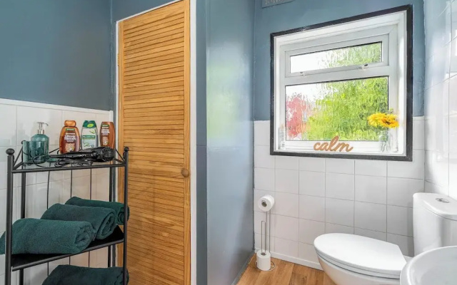 2 Bed House/families/contractors/free Parking