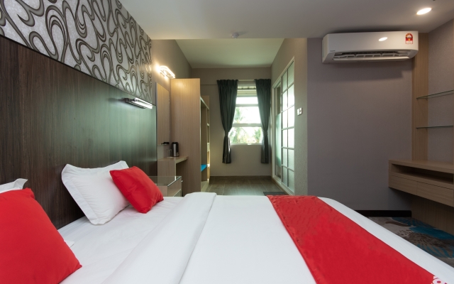 OYO 89375 Regent Hotel