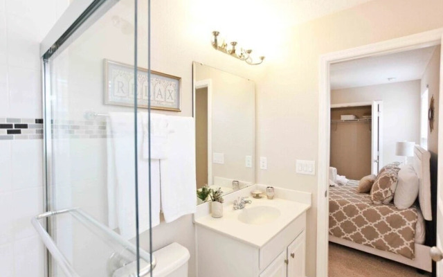 4176 Oaktree Drive 6 Bedroom Home by Redawning