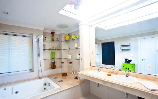 FL004 5 Bedroom Villa By Senstay