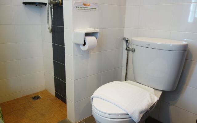 Phuket Ecozy Hotel