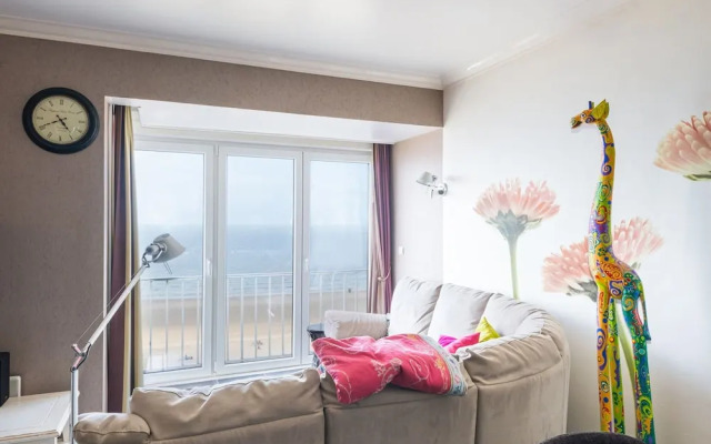 Apartment With Sun-facing Terrace