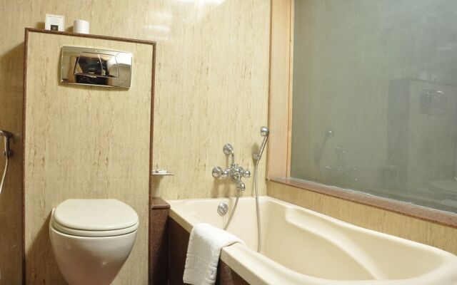 FabHotel Royal CM Bani Park