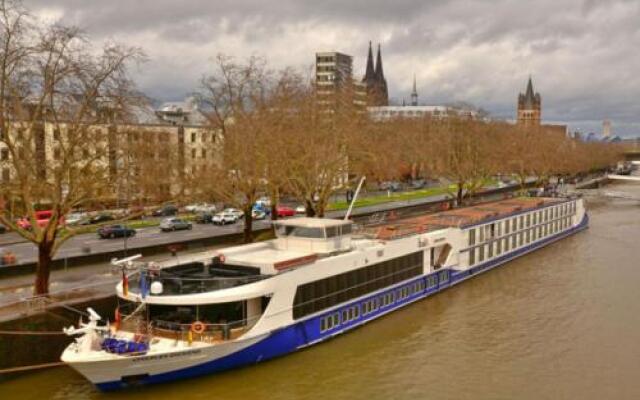 Baxter Hoare Hotel Ship II Dsseldorf