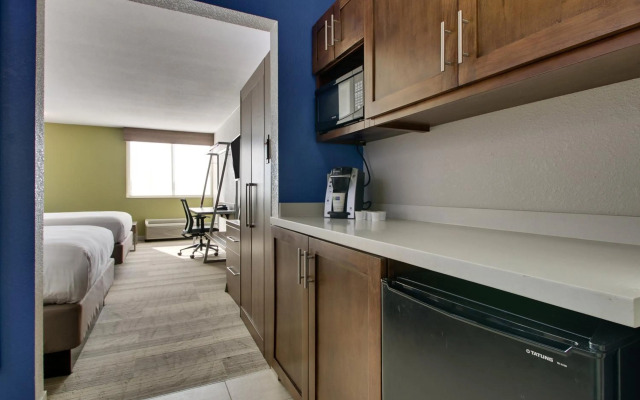 Holiday Inn Express & Suites Wapakoneta by IHG