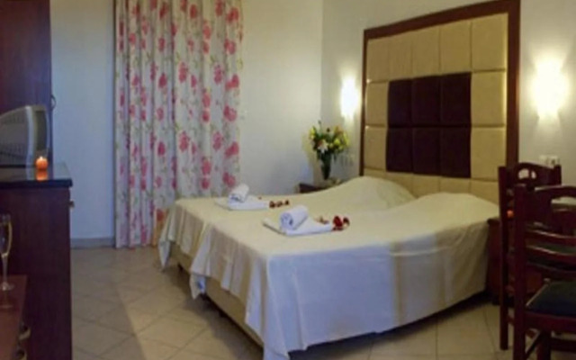 Plaka Hotel II