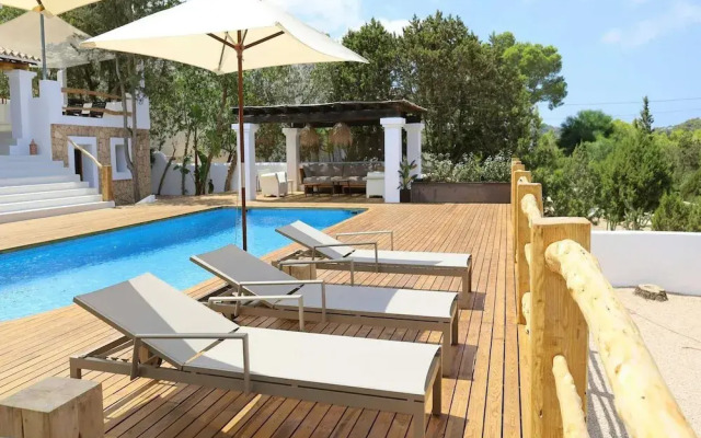 Holiday Villa With Pool