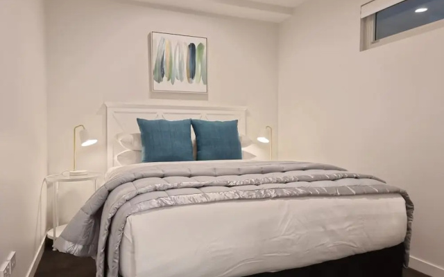 Luxe Apt w Harbour-Sunset Views -Parking – Guest Rooms – Auckland