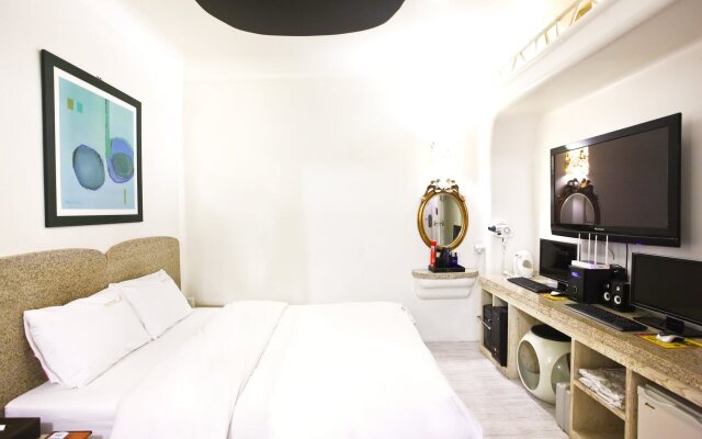 Hotel M