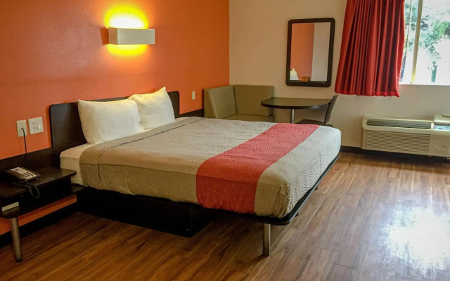 Motel 6 Woodway, TX