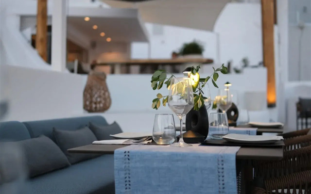 Aqua Luxury Suites
