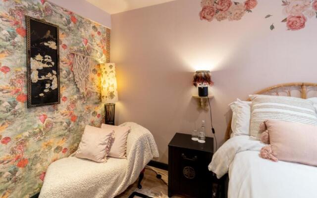 The Emerald Suite by Margate Suites
