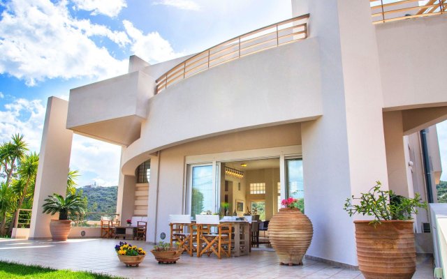 Beautiful Villa near Sea in Agios Nikolas