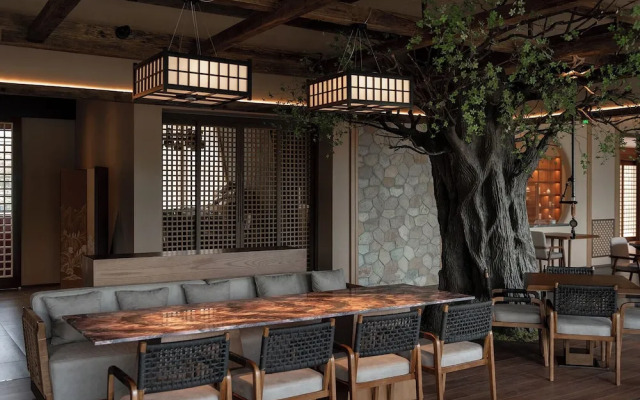 Hyakumangoku Onsen Hotel