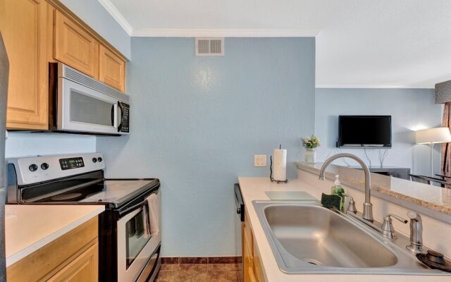 Seaside Luxury Oasis with balcony