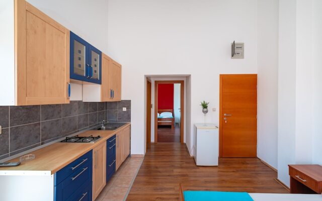 Bonvie Apartments in Center B3