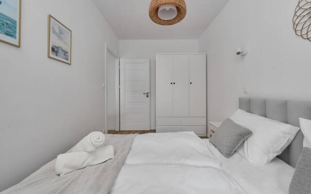 Blue Sky Apartment by Renters