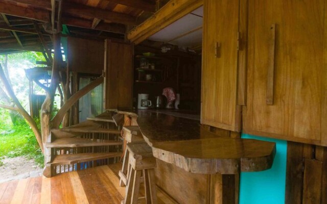Bahia Rica Fishing & Kayak Lodge