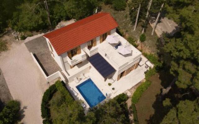 Private Villa BIANCO for 1-10 person with pool, enjoy holidays by the sea! FREE Kajak & Mountainbikes, GREAT living area & privacy, FREE mooring to 6,5 m BOAT!!