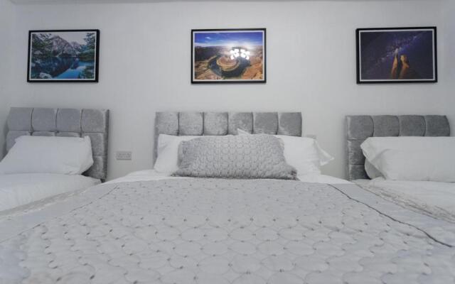 TOWLER HOUSE APARTMENTS 6 beds in 3 bedrooms